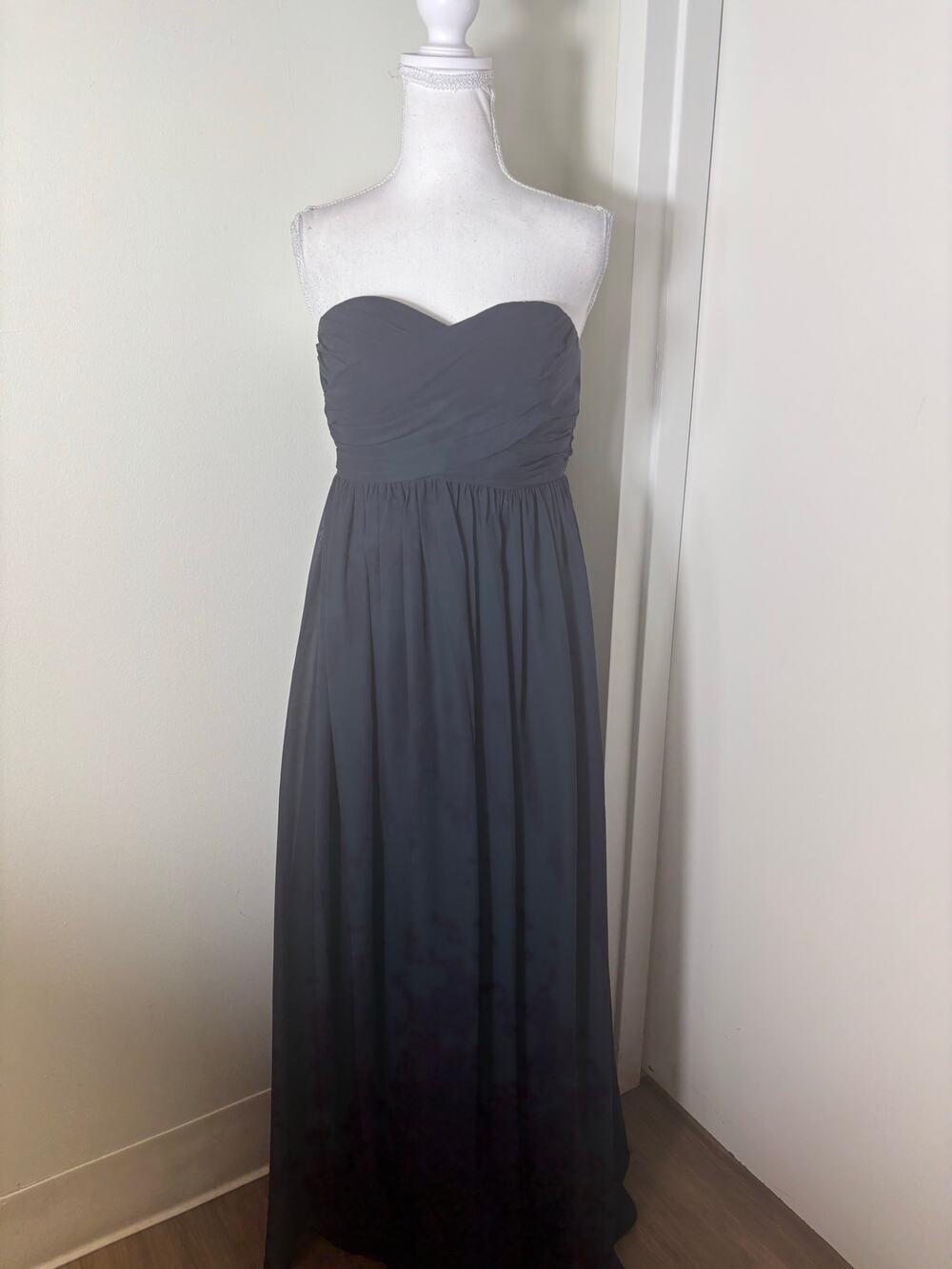 Gorgeous navy 
Strapless Flowy Floor Length Empire Style Evening Gown Sz 2